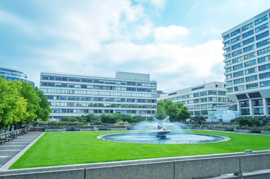 An edifice of a hospital building in the concept of services and amenities in Croydon.